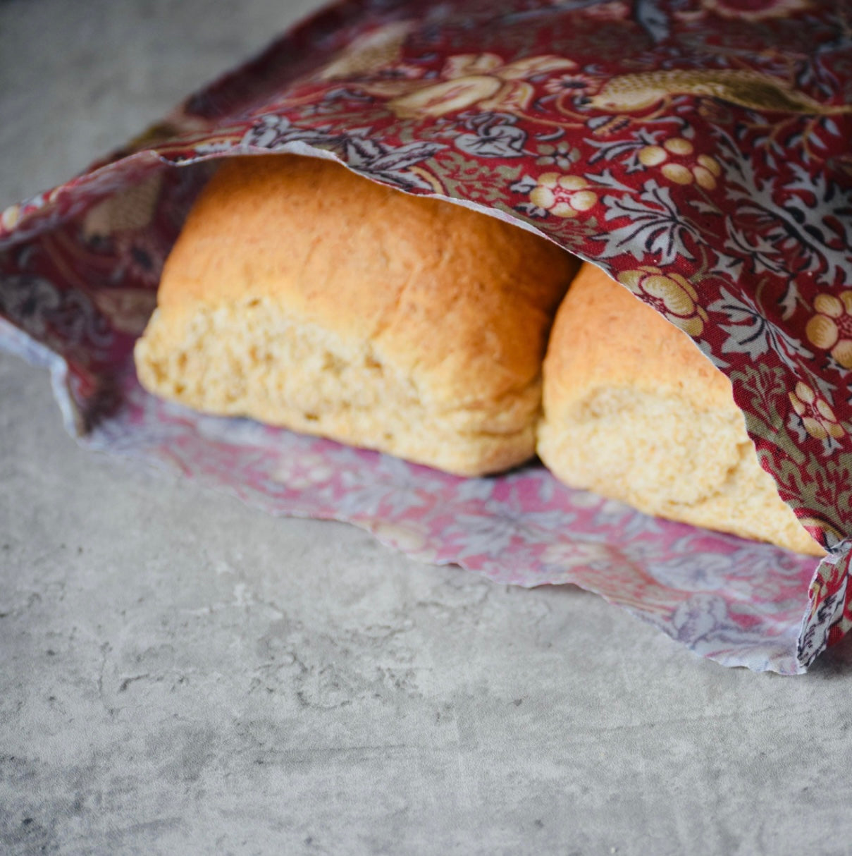 THE Bread Bag- William Morris Strawberry Thief (Red)