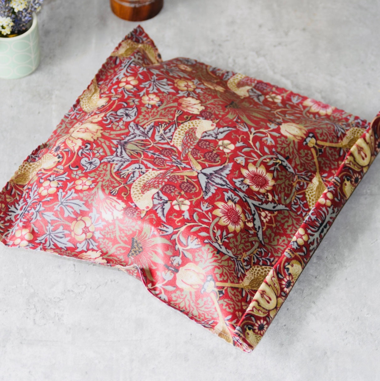 THE Bread Bag- William Morris Strawberry Thief (Red)