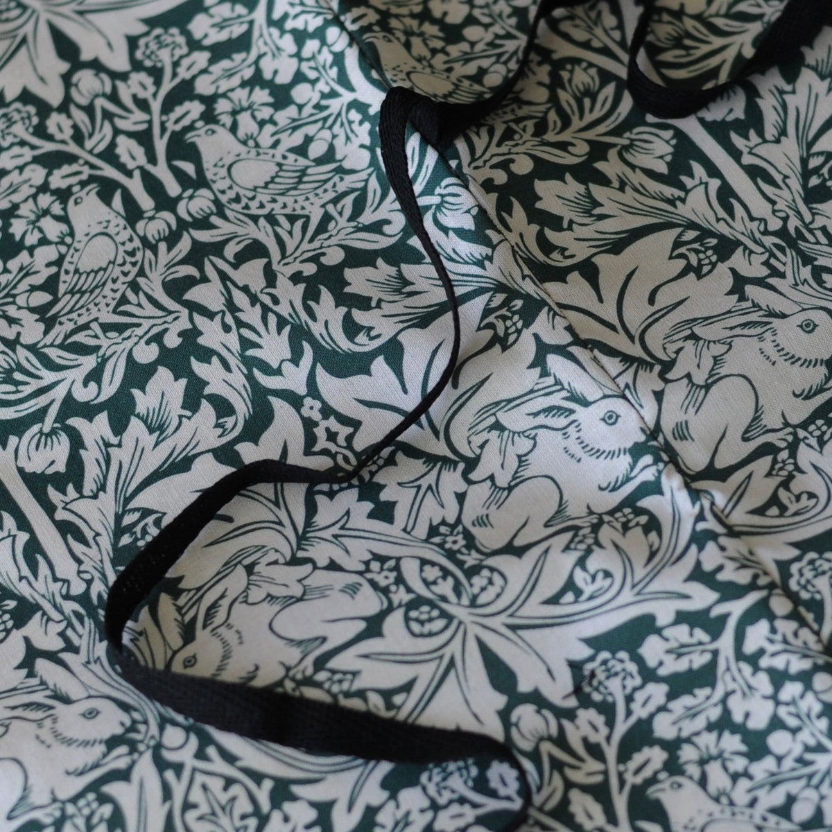 THE William Morris Heritage Cotton Bread Bag | Brother Rabbit Forest Green