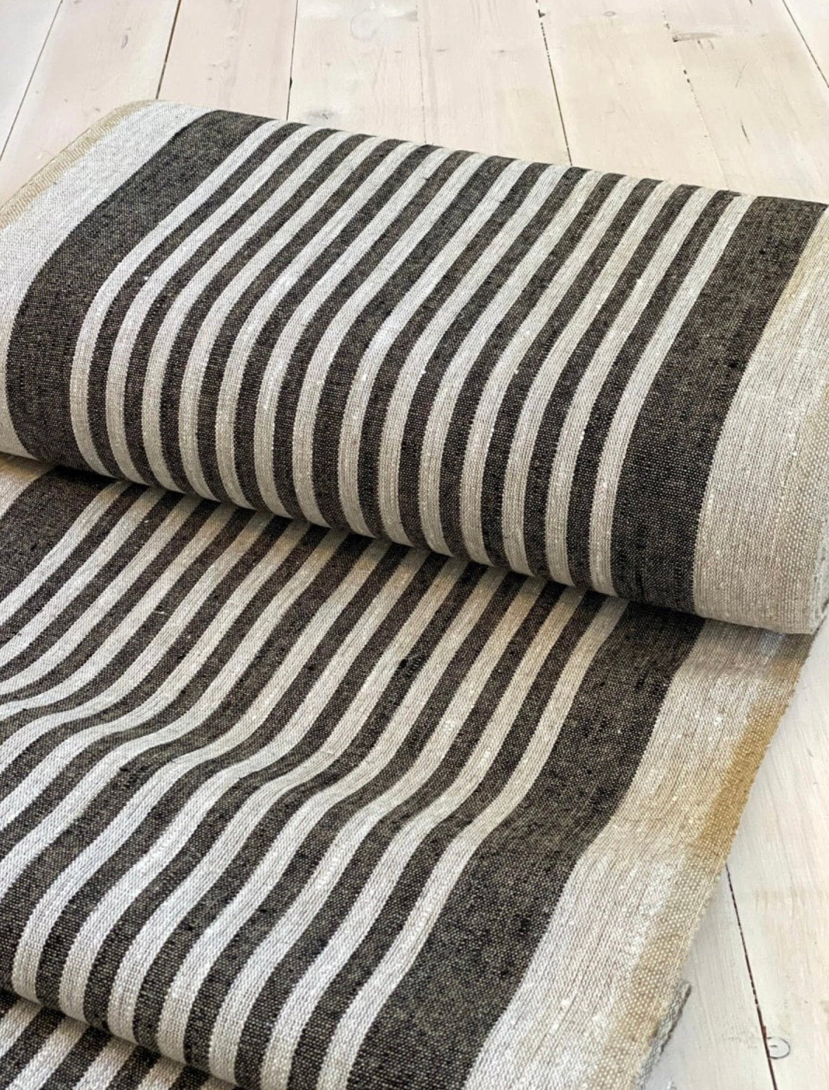 THE Couche Cloth-Heavy Linen Black striped